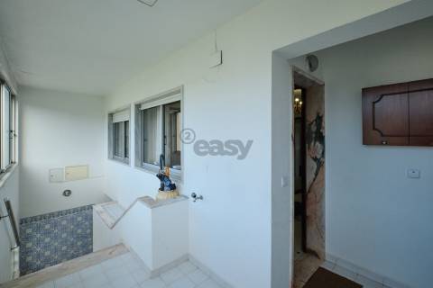 Apartamento T2 (T1+1) Duplex, 2 W/C´s, Remodelado com Varanda, Último Piso