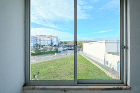 Apartamento T2 (T1+1) Duplex, 2 W/C´s, Remodelado com Varanda, Último Piso