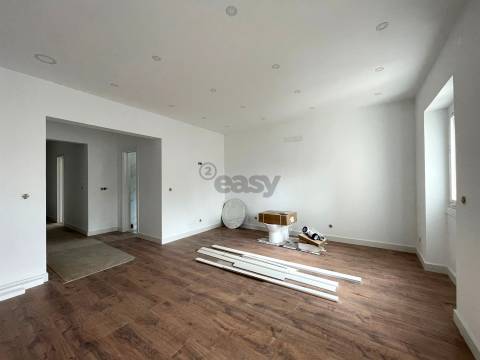 Apartamento junto ao metro da Amadora Este