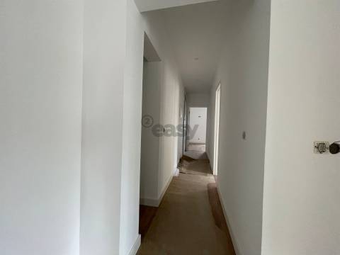 Apartamento junto ao metro da Amadora Este
