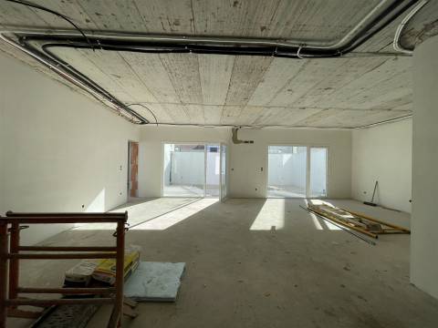 Moradia T4 com piscina em Odivelas