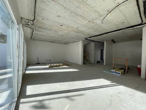 Moradia T4 com piscina em Odivelas