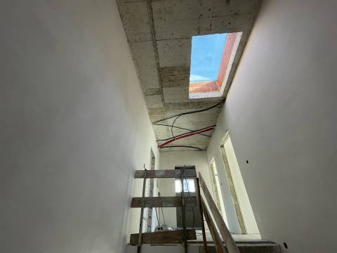 Moradia T4 com piscina em Odivelas