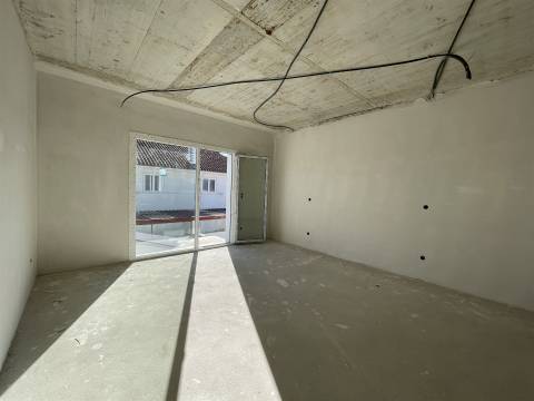 Moradia T4 com piscina em Odivelas