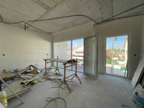 Moradia T4 com piscina em Odivelas