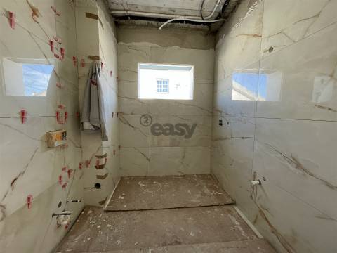 Moradia T4 com piscina em Odivelas