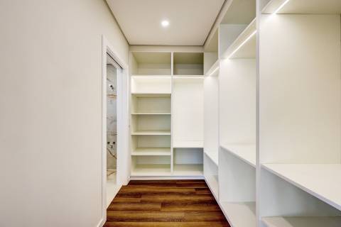 Moradia T4 com piscina em Odivelas