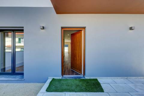 Moradia T4 com piscina em Odivelas