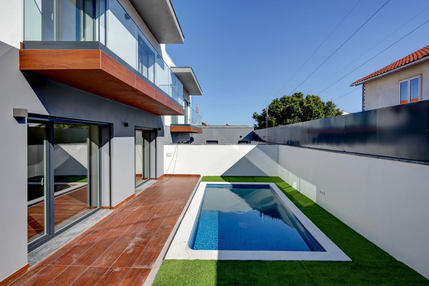 Moradia T4 com piscina em Odivelas