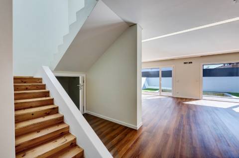 Moradia T4 com piscina em Odivelas