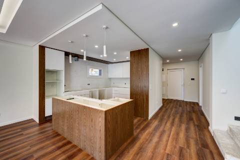 Moradia T4 com piscina em Odivelas