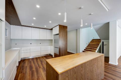 Moradia T4 com piscina em Odivelas