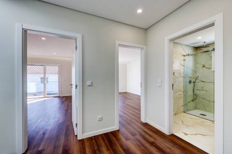 Moradia T4 com piscina em Odivelas