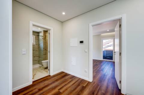 Moradia T4 com piscina em Odivelas