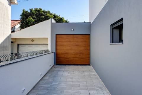 Moradia T4 com piscina em Odivelas