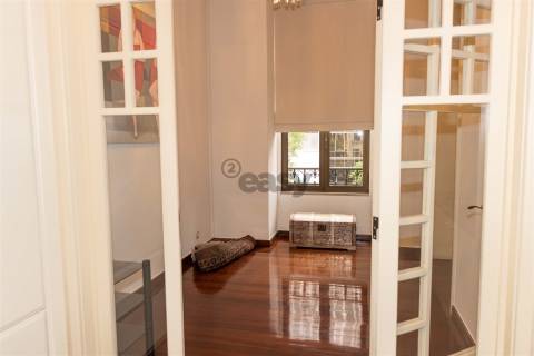 T2 com parqueamento na Rua Braancamp para arrendar