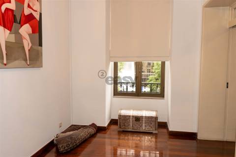 T2 com parqueamento na Rua Braancamp para arrendar