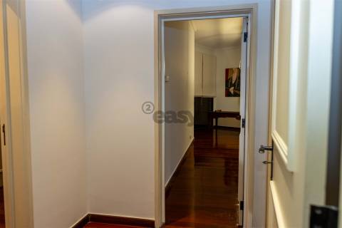 T2 com parqueamento na Rua Braancamp para arrendar