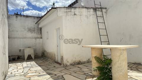 Moradia T2 com projeto de transformação em T3, centro histórico