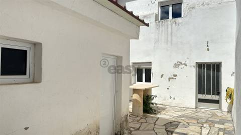 Moradia T2 com projeto de transformação em T3, centro histórico