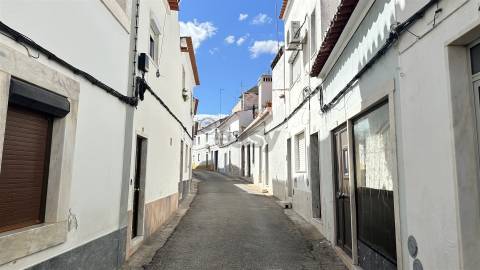 Moradia T2 com projeto de transformação em T3, centro histórico