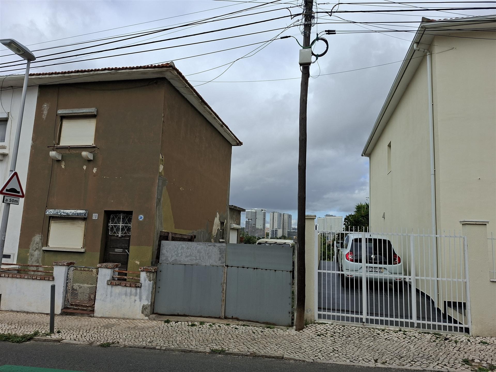 Moradia em Campolide para obras