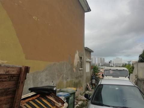 Moradia em Campolide para obras