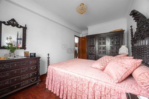 Apartamento T3 com 2 wc grande arrecadação e garagem Box (fração autónoma)