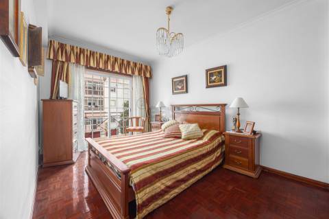 Apartamento T3 com 2 wc grande arrecadação e garagem Box (fração autónoma)