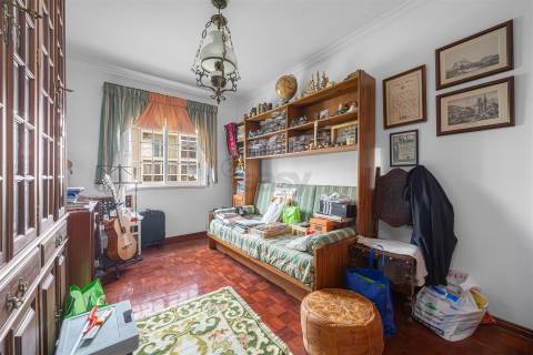 Apartamento T3 com 2 wc grande arrecadação e garagem Box (fração autónoma)