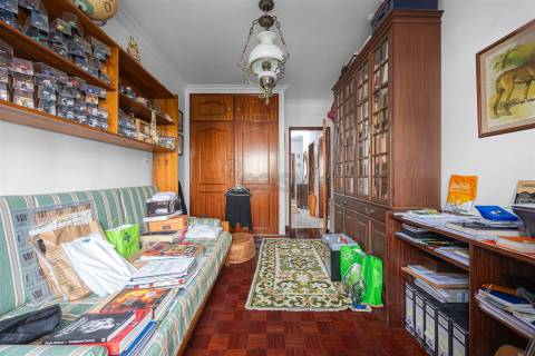 Apartamento T3 com 2 wc grande arrecadação e garagem Box (fração autónoma)