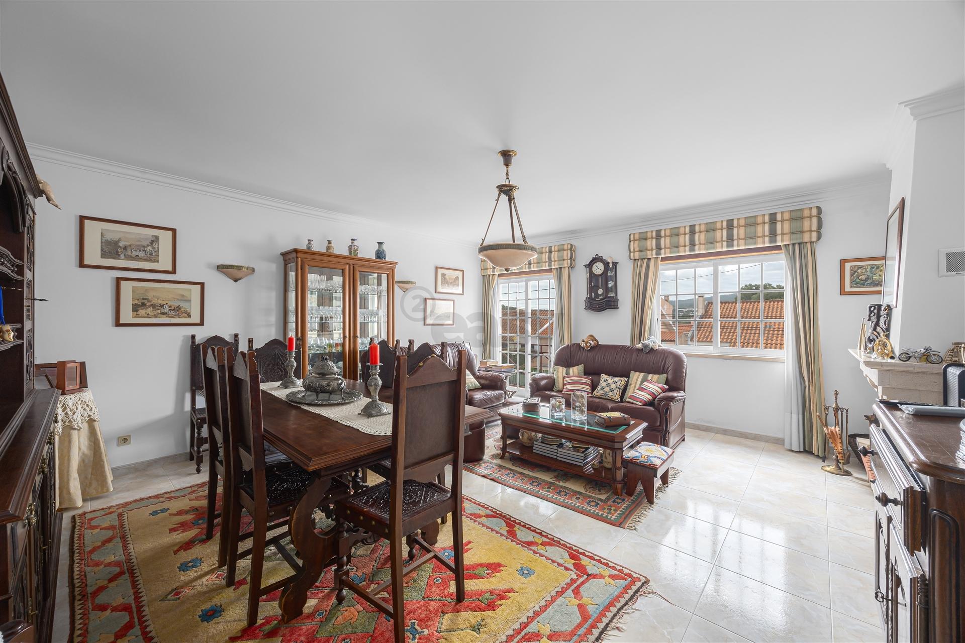 Apartamento T3 com 2 wc grande arrecadação e garagem Box (fração autónoma)