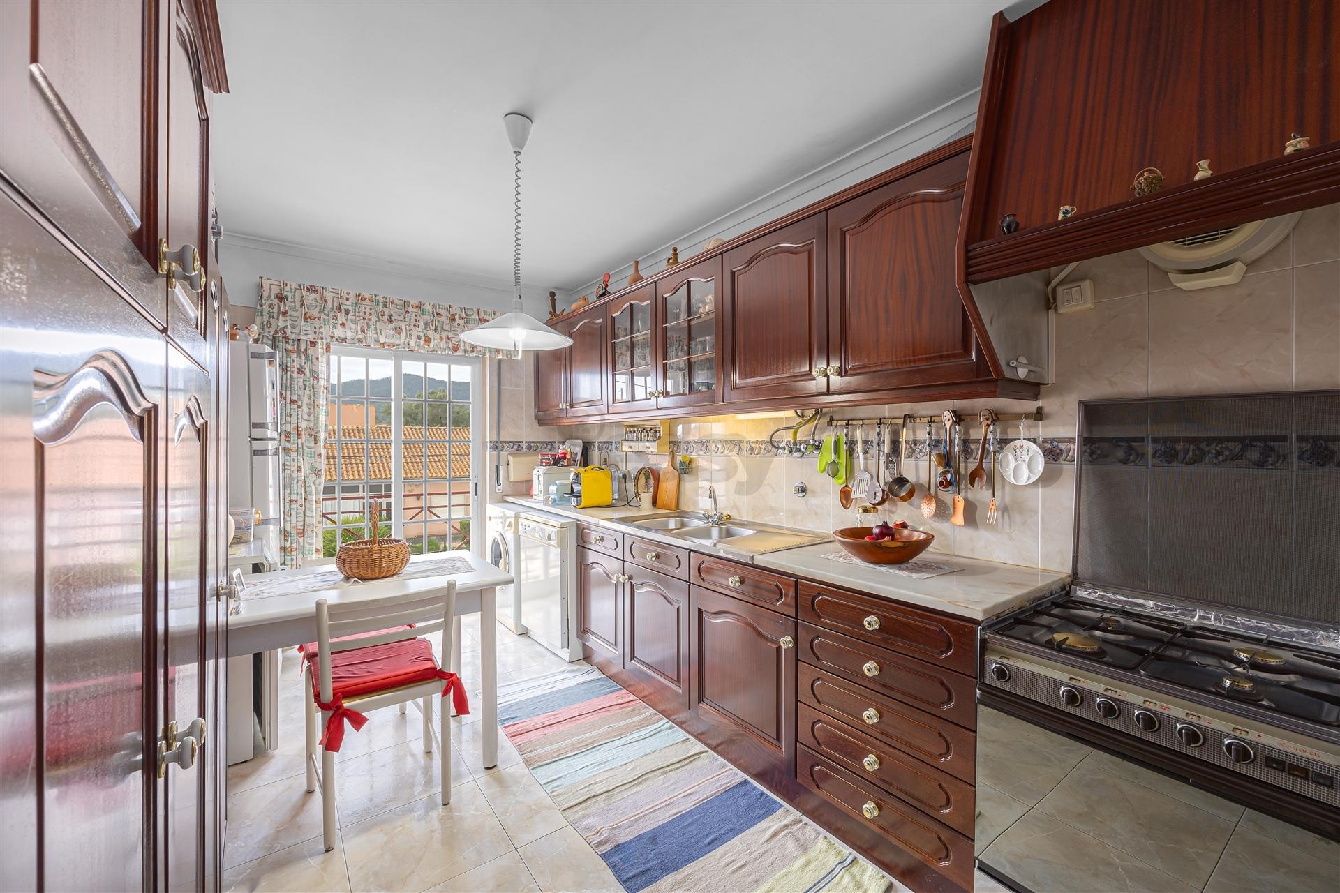 Apartamento T3 com 2 wc grande arrecadação e garagem Box (fração autónoma)