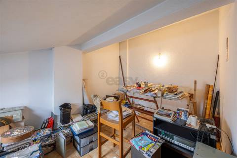 Apartamento T3 com 2 wc grande arrecadação e garagem Box (fração autónoma)