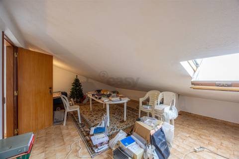 Apartamento T3 com 2 wc grande arrecadação e garagem Box (fração autónoma)