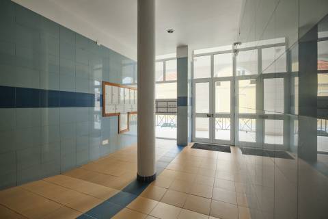 T4 + 1 c/ Varanda, Terraço, Sótão c/ WC + 3 Lugares estacionam/