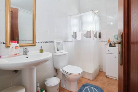 T4 + 1 c/ Varanda, Terraço, Sótão c/ WC + 3 Lugares estacionam/