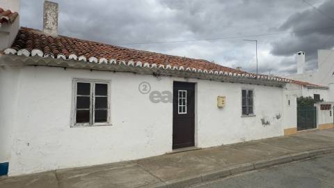 Moradia T2 para remodelar com Quintal, São Marcos da Ataboeira, Castro Verde