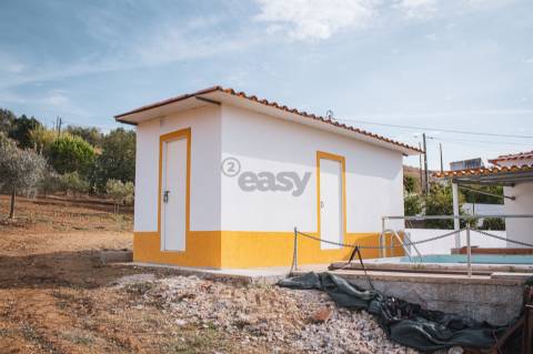 Moradia T2 com Terreno, armazém e parqueamento