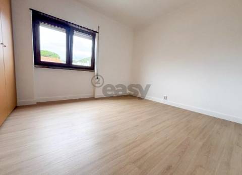 T2 remodelado centro de Sesimbra