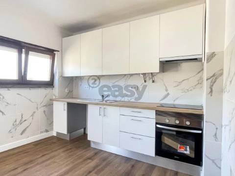 T2 remodelado centro de Sesimbra