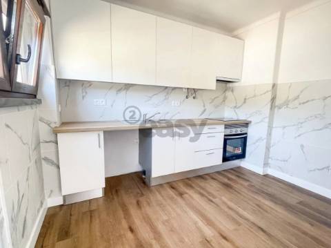 T2 remodelado centro de Sesimbra