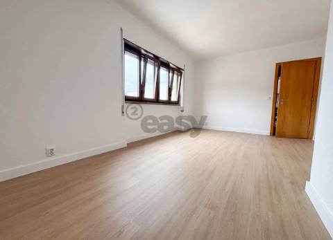 T2 remodelado centro de Sesimbra