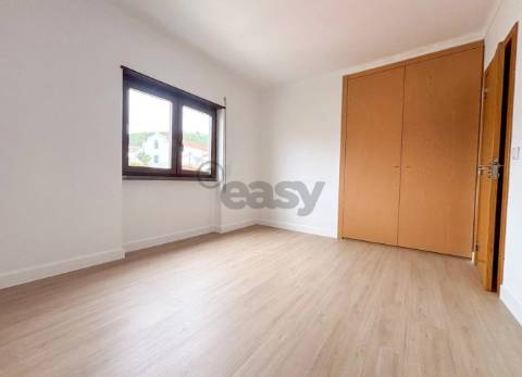 T2 remodelado centro de Sesimbra