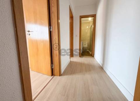 T2 remodelado centro de Sesimbra