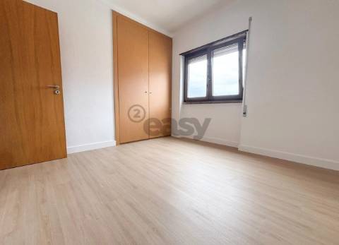 T2 remodelado centro de Sesimbra