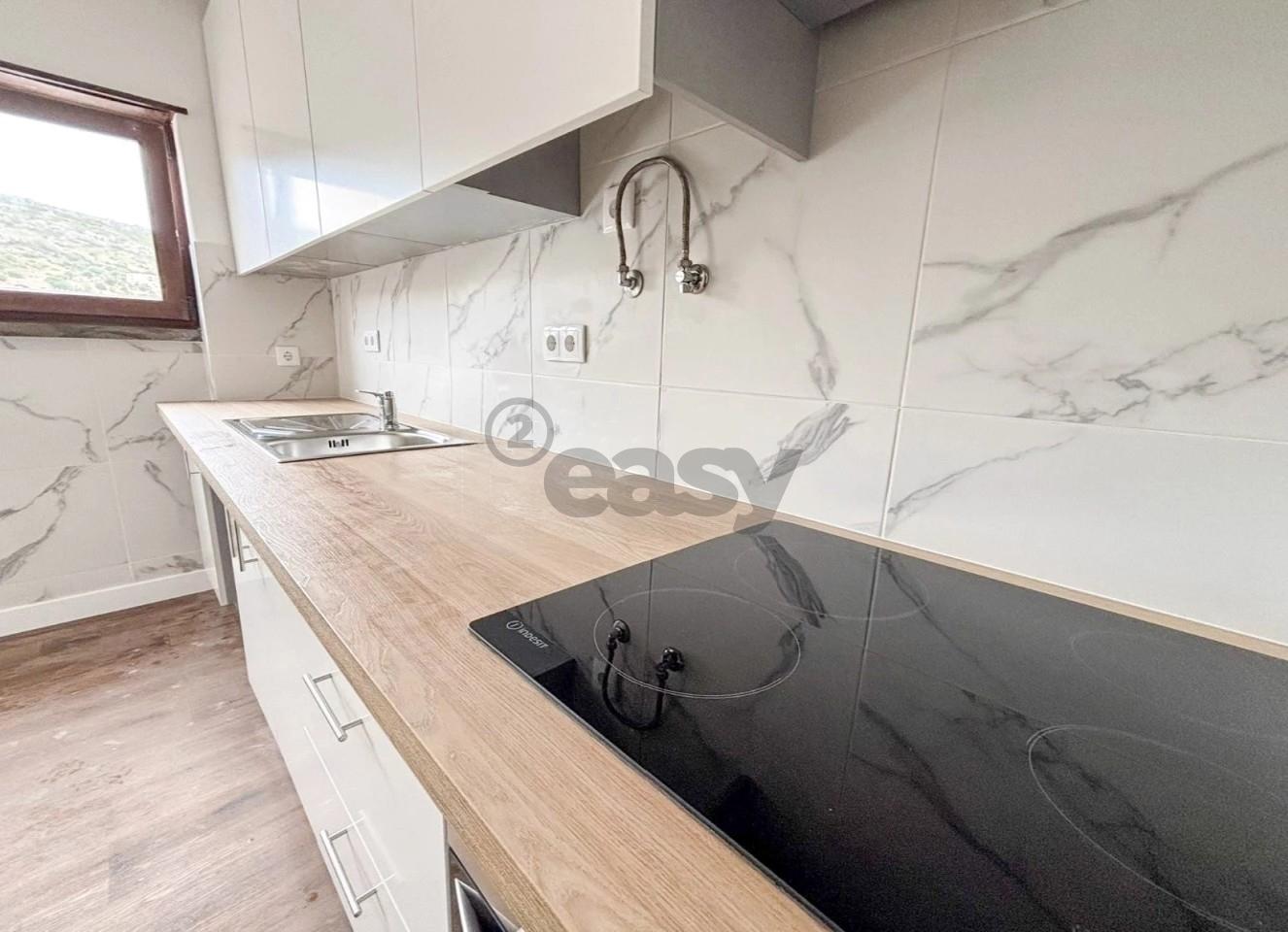 T2 remodelado centro de Sesimbra