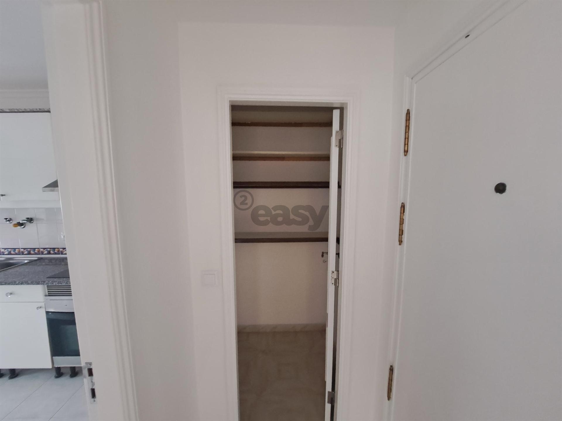 Apartamento T4 Duplex - Avenida de Fitares