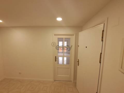 Apartamento T4 Duplex - Avenida de Fitares