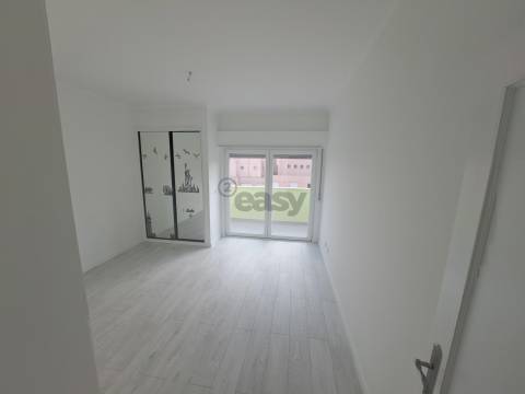 Apartamento T4 Duplex - Avenida de Fitares